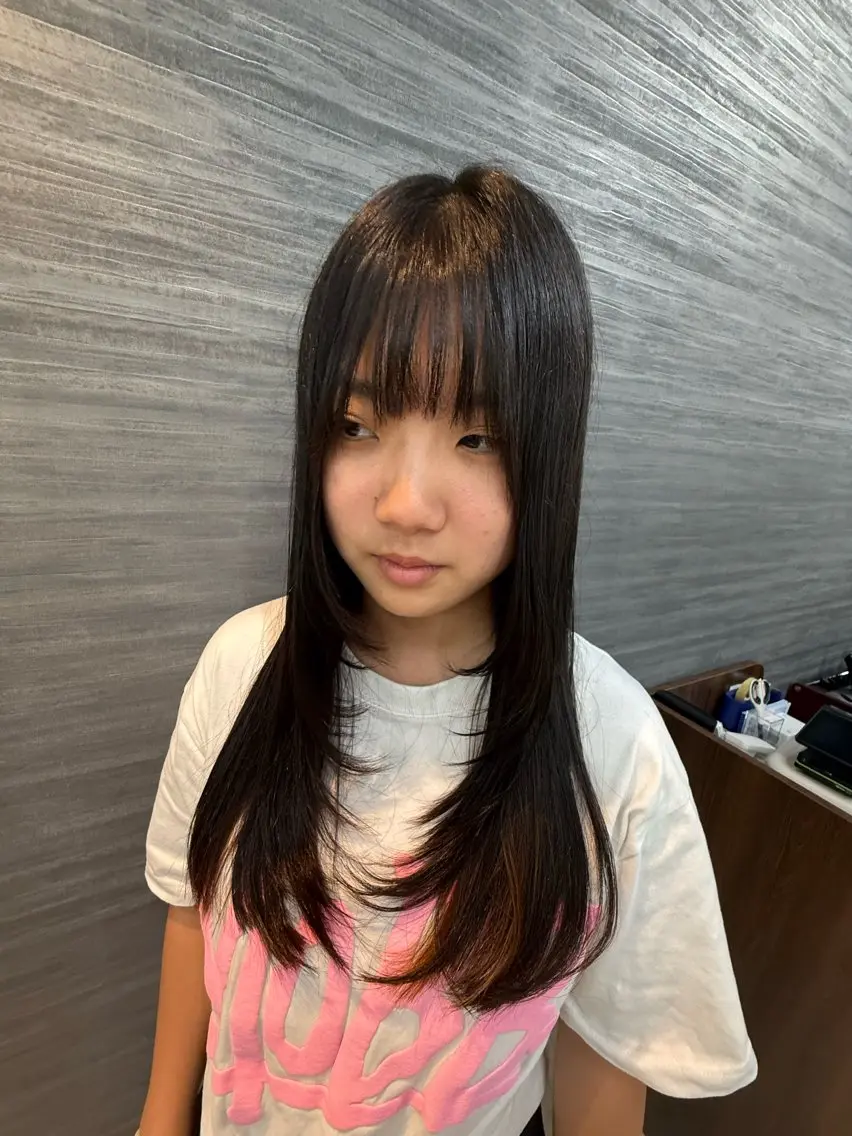 ロング レイヤーカット 韓国風束感まつエク/ 艶カラーくるみのヘアスタイル
