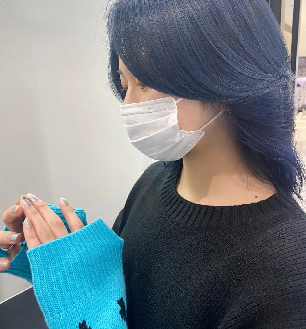 ミディアム カラー ブリーチ ブルーカラー 掛川 愛菜のヘアスタイル