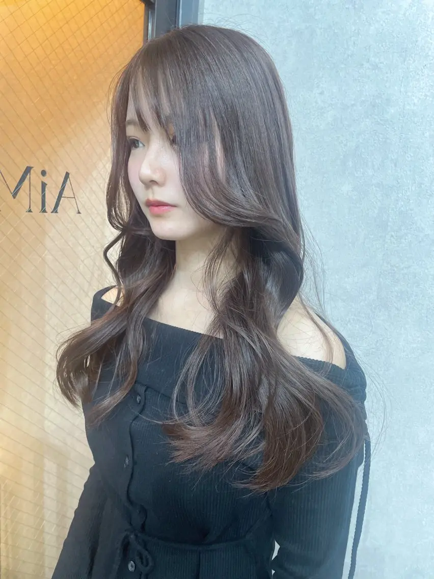 ロング カラー ベージュカラー AIRI layer cut hairのヘアスタイル