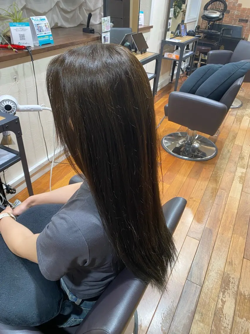 ロング カラー ブラウンカラー 透明感カラー オリーブグレー 髙﨑 優翔のヘアスタイル