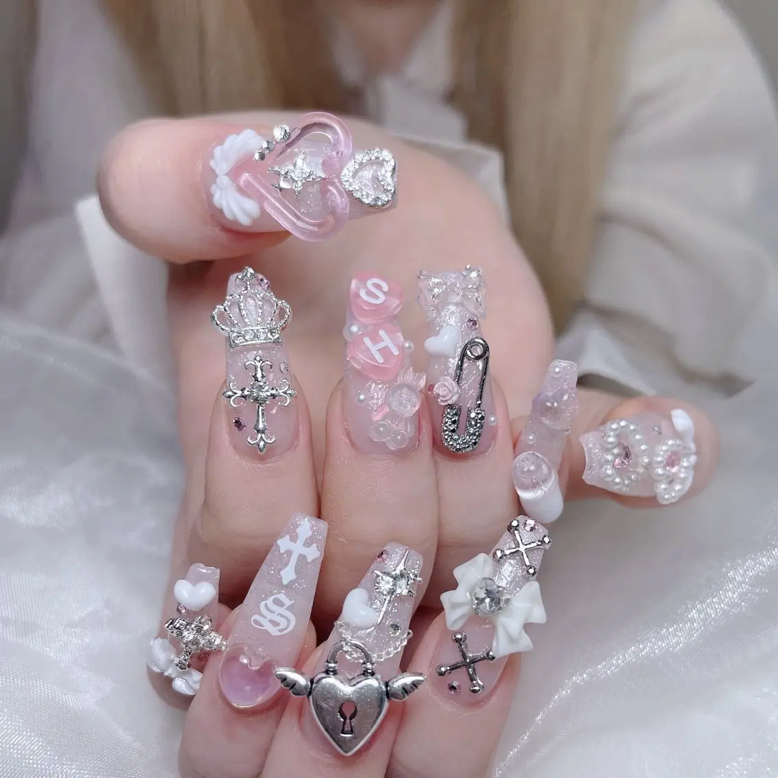 ネイル 成人式 ロングネイル マグネットネイル 大理石ネイル(マーブル) リボン ハンドネイル MoMoA Nail ネイル長さ出し専門店のネイルデザイン