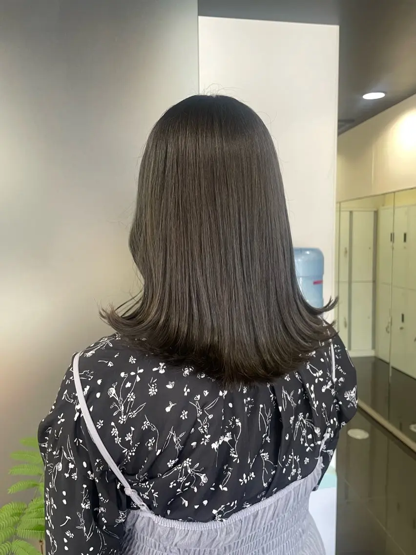 ミディアム カラー カット ヘアカラー トリートメント ハイトーン/レイヤー 似合わせ・ユキノのヘアスタイル