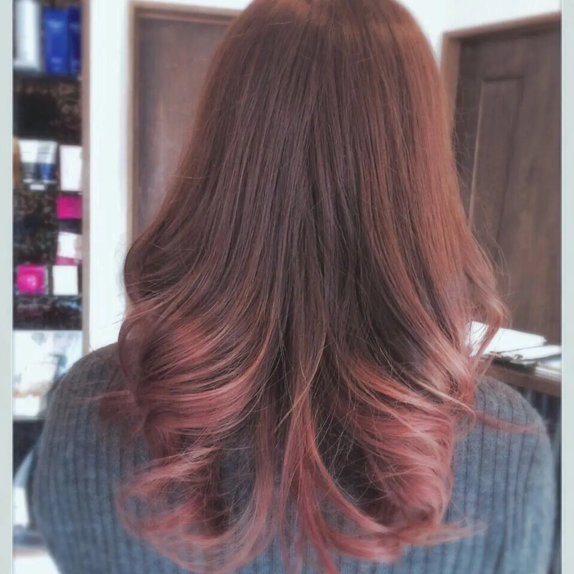 ロング カラー グラデーションカラー レッドカラー ルビー 大島 智志のヘアスタイル