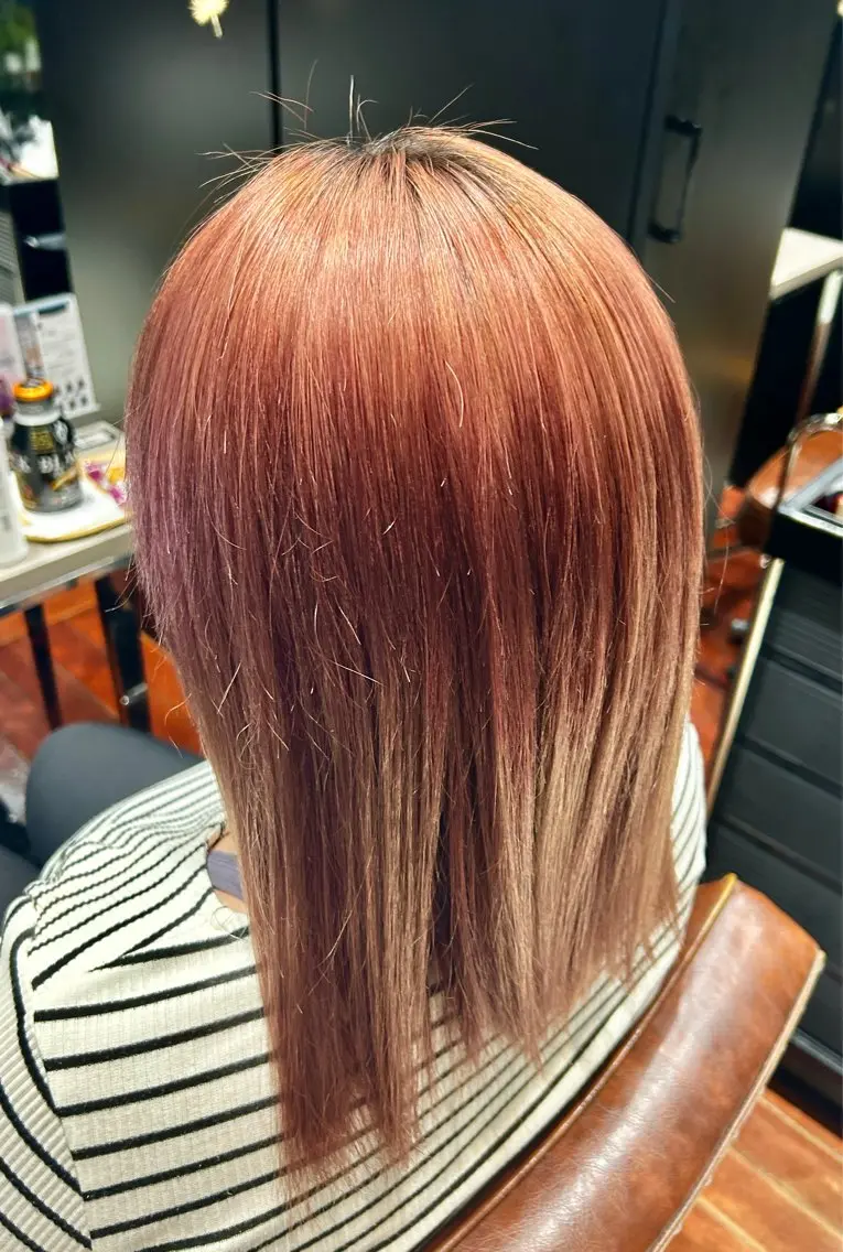 カラー ピンクカラー ヘアカラー 岡田 佳苗のヘアスタイル