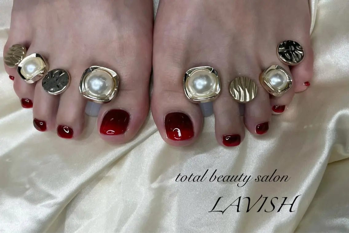 ネイル LAVISH 大和店 emi･:*+のネイルデザイン