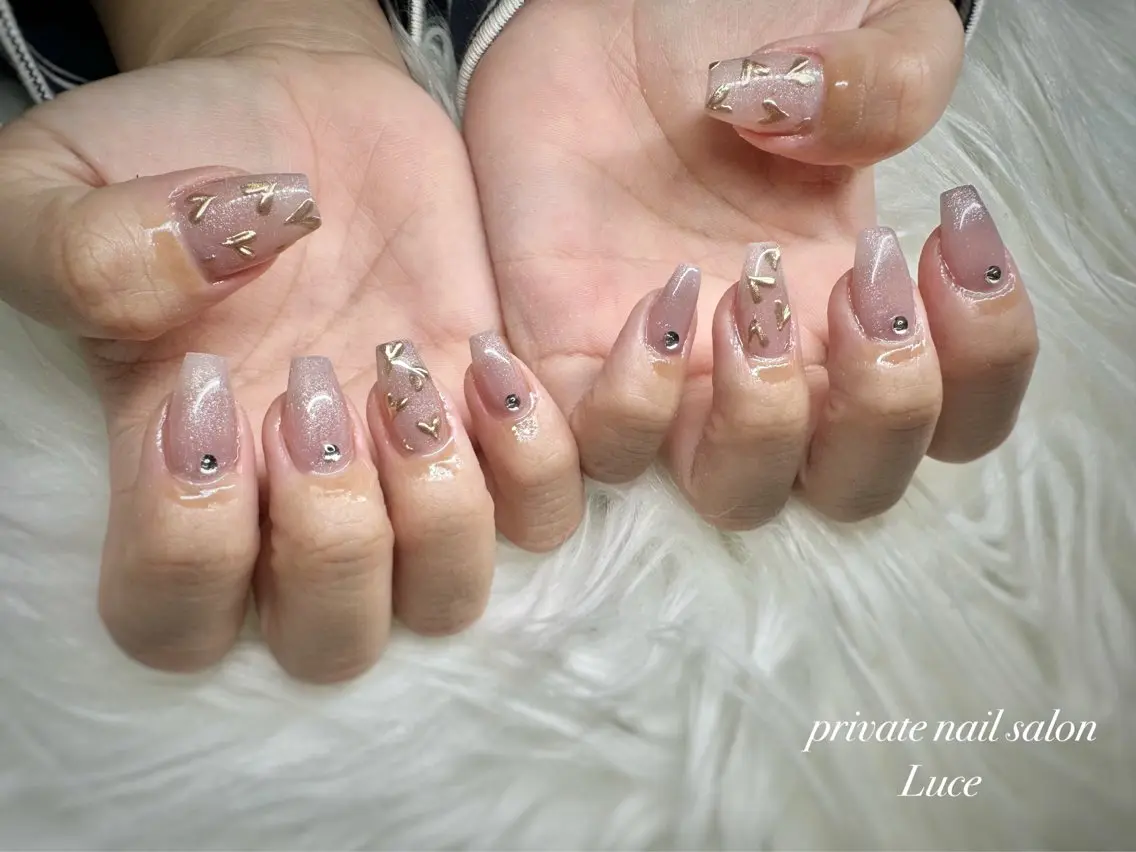 ネイル ストーンネイル ハンドネイル nailsalon Luce🕊️のネイルデザイン