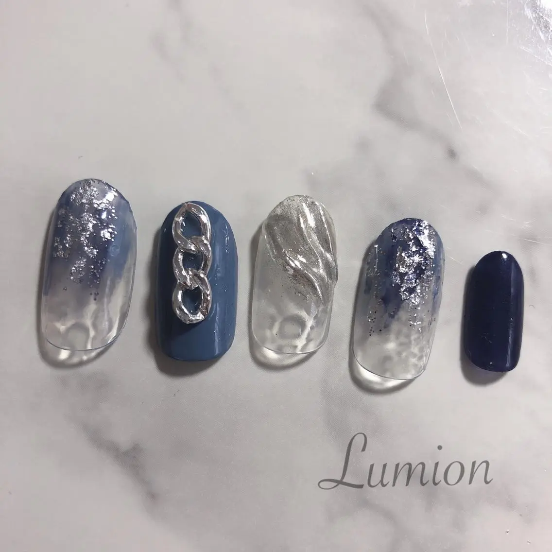 ネイル ブルー ニュアンスネイル シルバー ハンドネイル nailroom Lumionのネイルデザイン