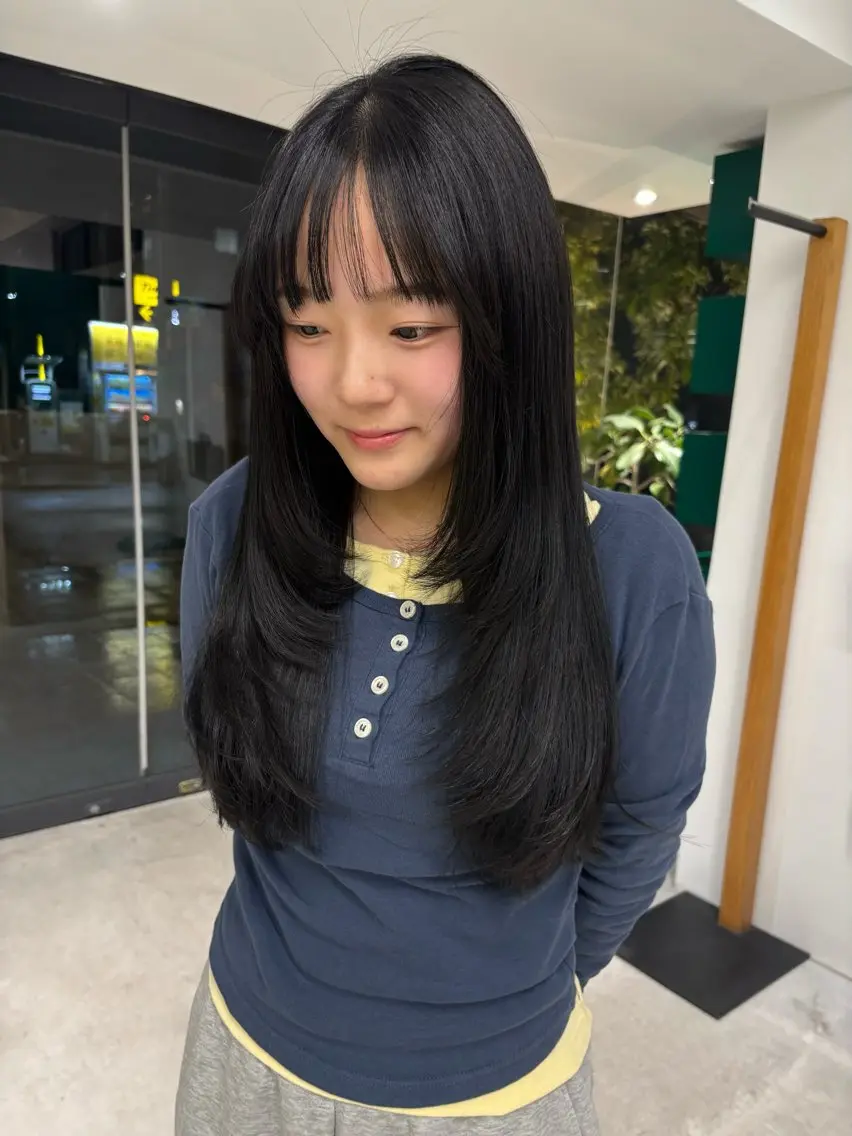 ロング なのは\透け感カラー \レイヤーカットのヘアスタイル