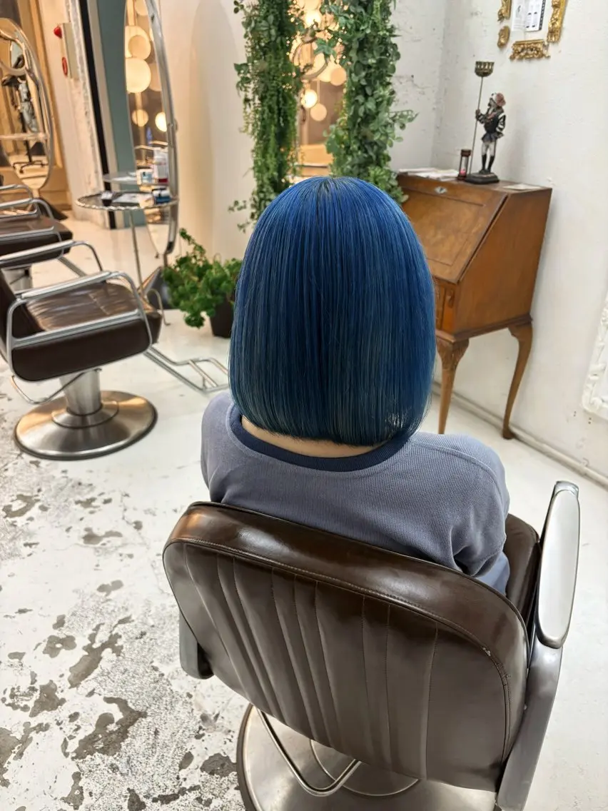 カラー ブリーチ ブルーカラー 透明感カラー ネイビーカラー ボブ ヘアカラー 表参道/ 🤍IKUMIのヘアスタイル