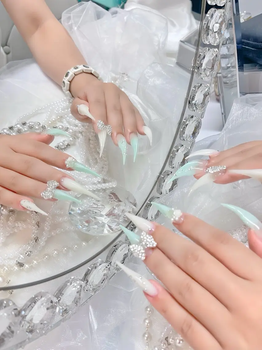 ネイル オーロラネイル ブルー フラッシュネイル フットネイル グラデーション ハンドネイル Rin Nail 新大久保店のネイルデザイン