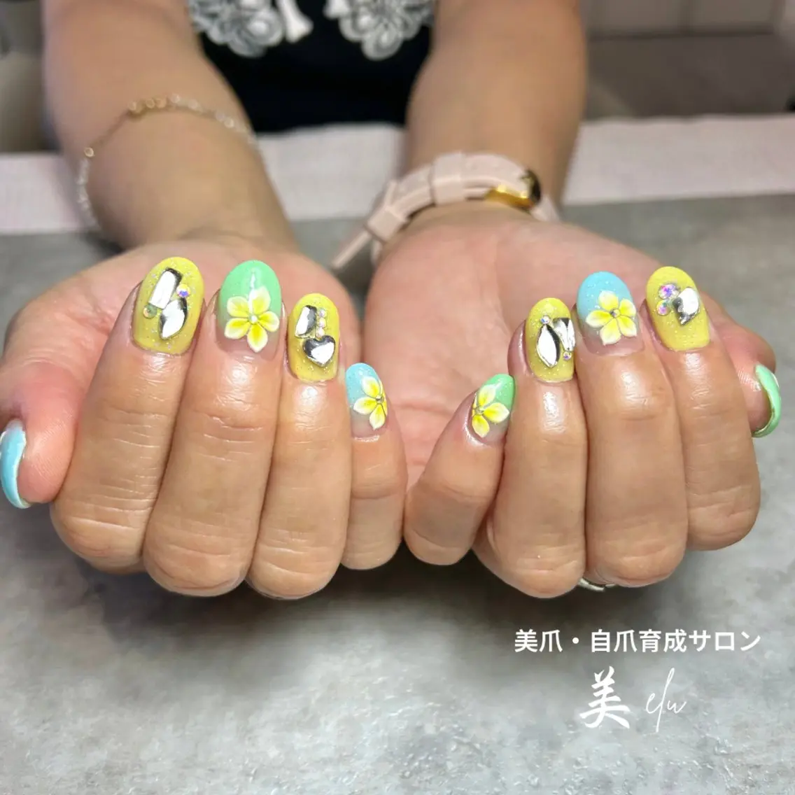 ネイル 持ち込み 夏ネイル ハンドネイル 美爪・自爪育成サロン 美elu(ビエル)のネイルデザイン