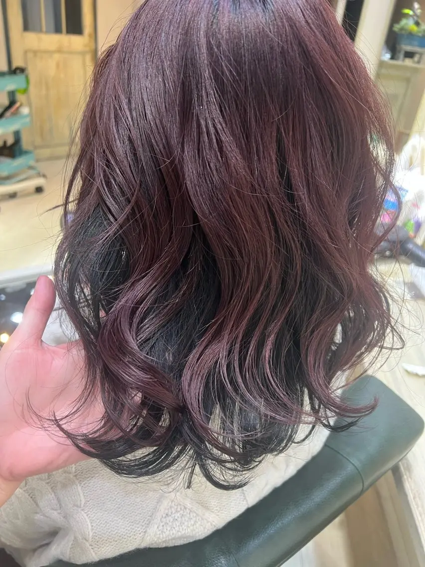 セミロング カラー ブリーチ インナーカラー ブリーチなしカラー レッドカラー たけかわ みずきのヘアスタイル