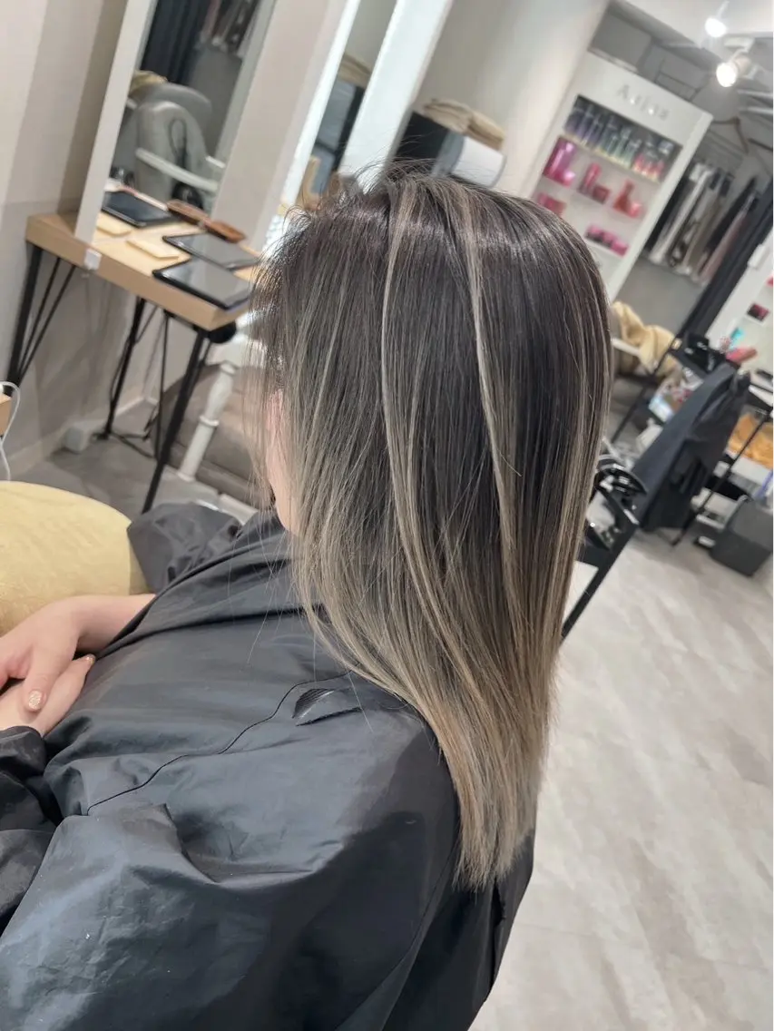 ミディアム カラー バレイヤージュ ベージュカラー ホワイトベージュ レイヤーカット 指名数No.1 /NAOYAのヘアスタイル