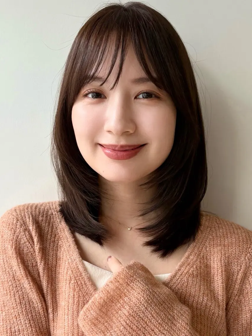 ミディアム レイヤーカット シースルーバング カット ヘアカラー トリートメント あやめ【顔まわり/レ イヤー/柔らかカラ】のヘアスタイル