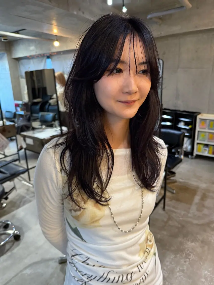 セミロング レイヤーカット\ウル フ　chinatsuのヘアスタイル