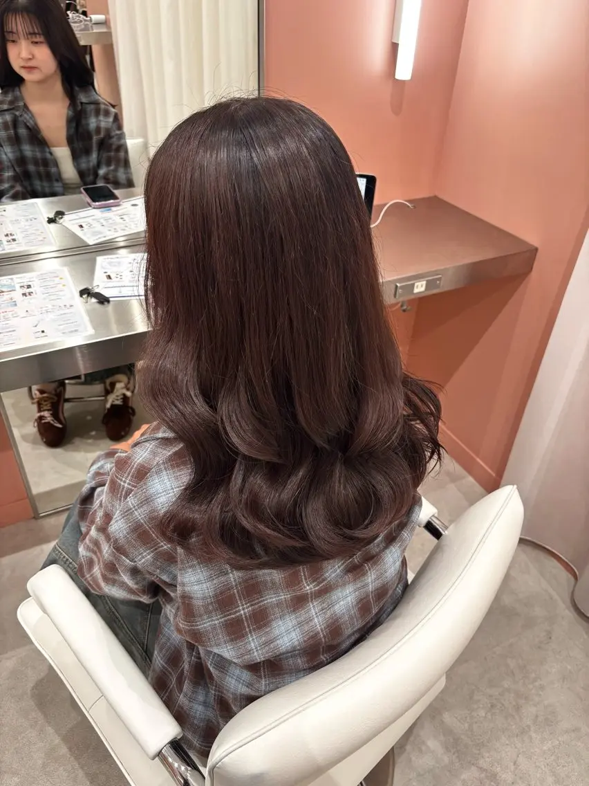 ミディアム カット ヘアカラー トリートメント ブリーチなし透明感 ツヤカラー/ユナのヘアスタイル