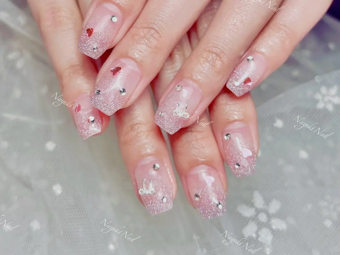 ネイル 🦋 Queenieのネイルデザイン