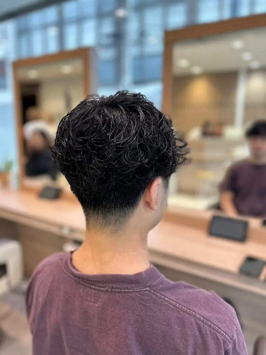 ショート パーマ メンズ カット パーマ ヘアセット メンズハイライト × perm Runoのヘアスタイル
