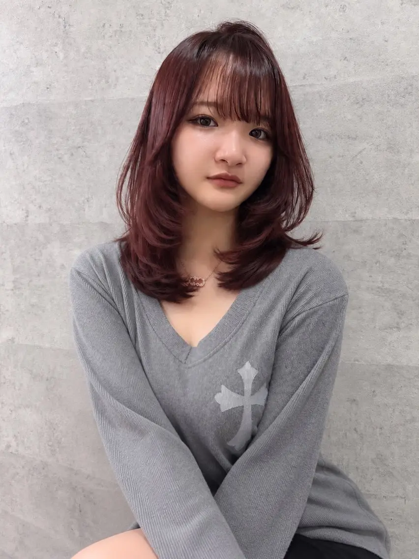 ミディアム カラー ミディアムレイヤー レッドカラー レイヤーカット カット ヘアカラー Grow by NYNY 打越裕樹のヘアスタイル