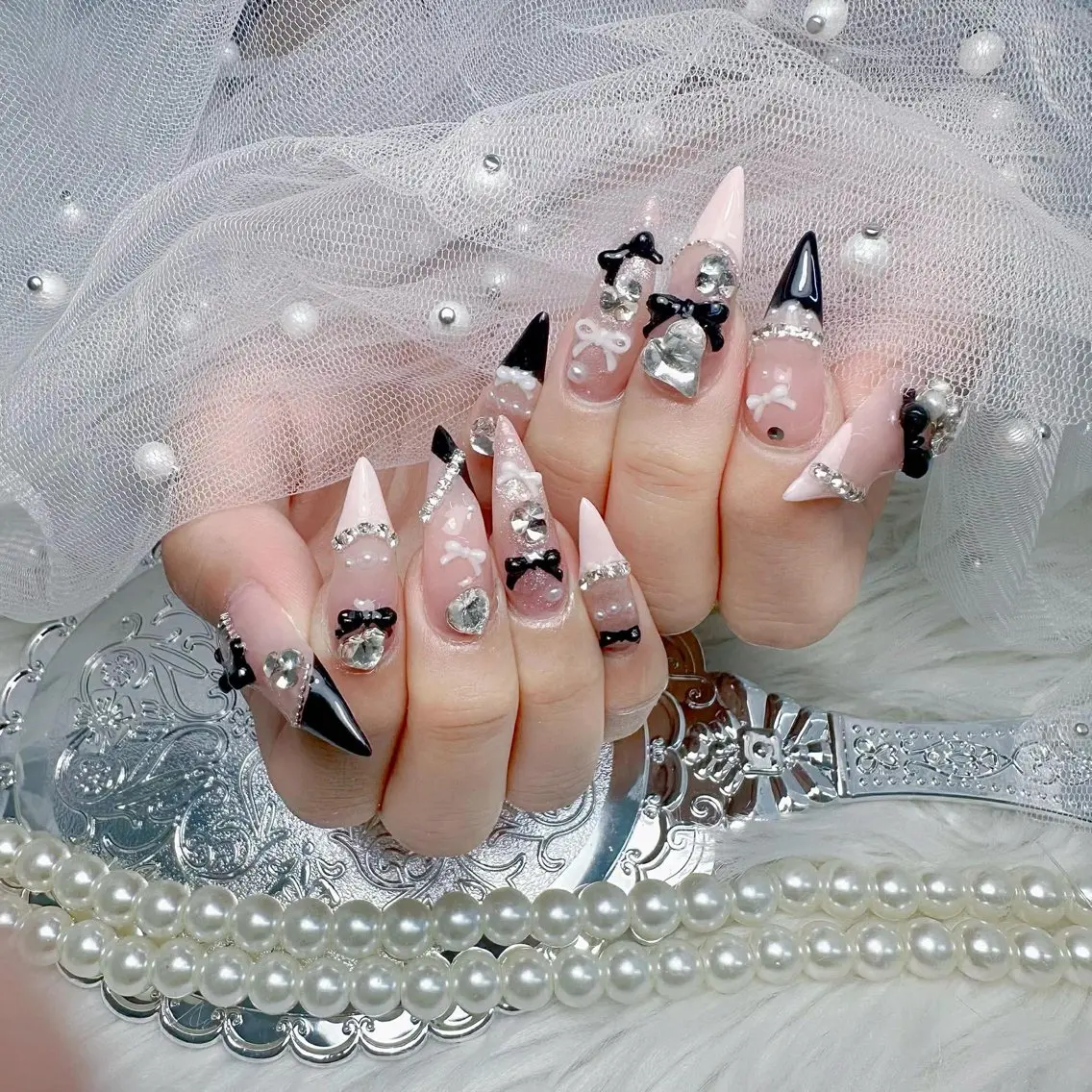 ネイル フレンチネイル ジェルネイル グラデーション 氷ネイル・うるうるネイル キラキラネイル ハンドネイル ハンドケア Nova Nailのネイルデザイン