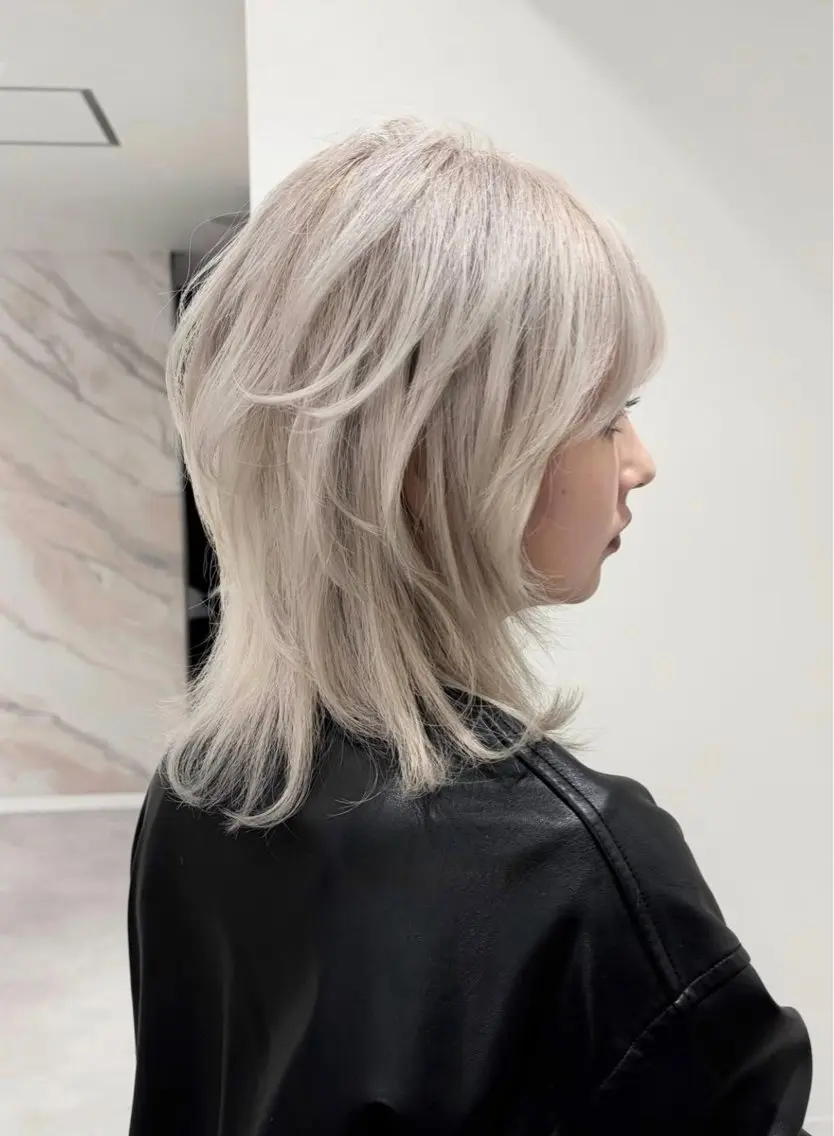 ミディアム ウルフカット XIA AIMIのヘアスタイル