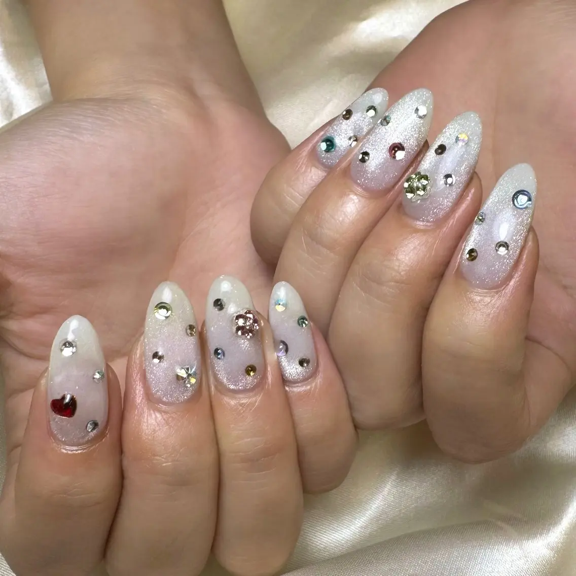 ネイル マグネットネイル ストーンネイル ホワイト ハンドネイル Chihiro BBG上野店のネイルデザイン