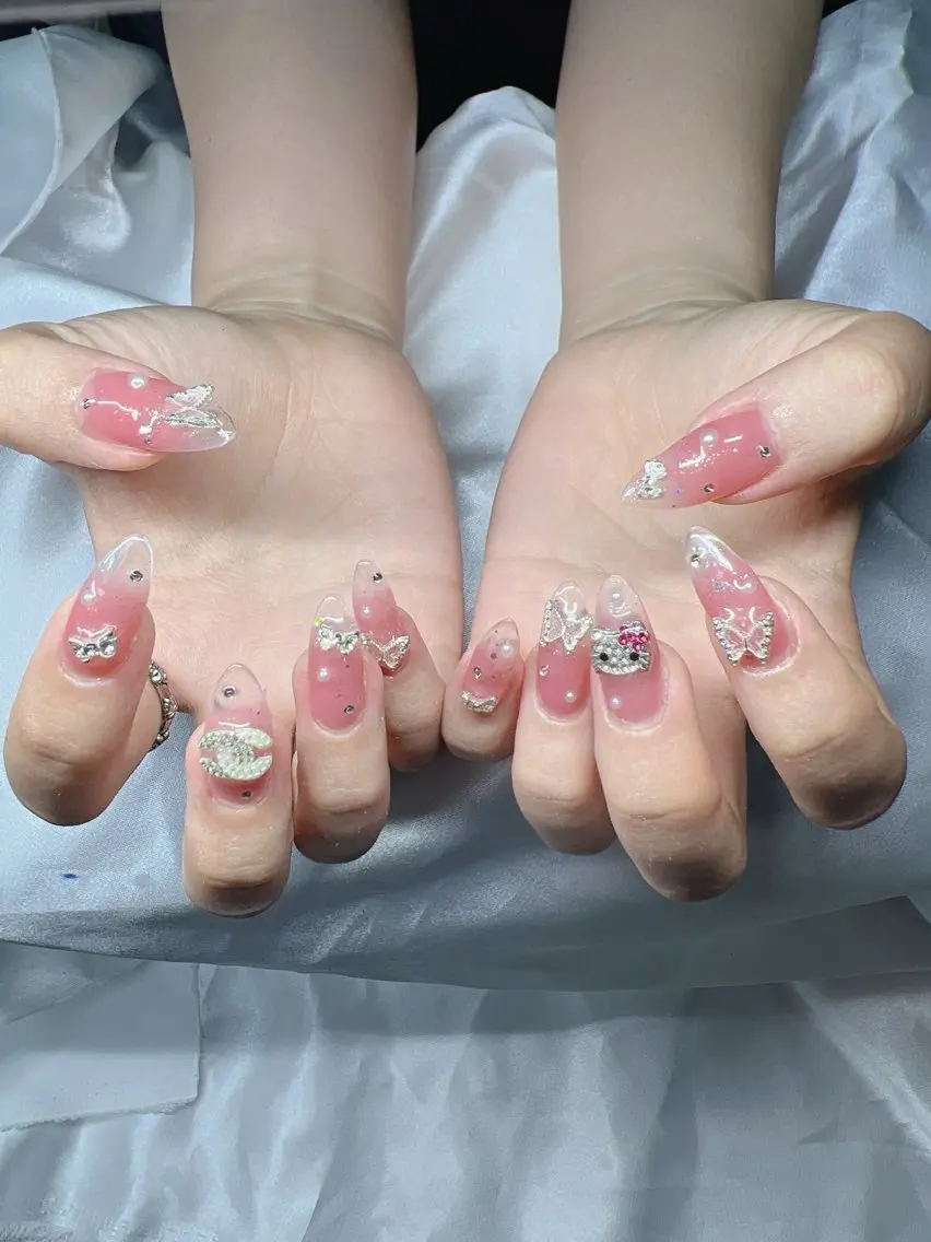 ネイル 長さ出し グラデーション 卒業式 キラキラネイル マグネットネイル Lee Nailsのネイルデザイン