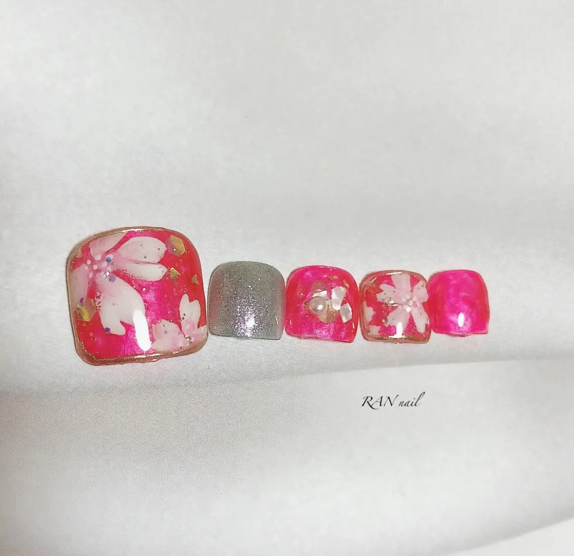 ネイル 桜ネイル フットネイル ラメ(グリッター) オフィスネイル ワンカラーネイル ハンドネイル フットネイル RAN nailのネイルデザイン