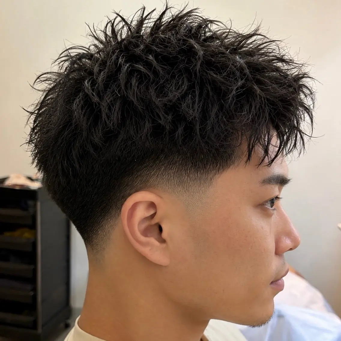 パーマ メンズ フェザーパーマ メンズパーマ スパイキーショート 波巻きパーマ ニュアンスパーマ カット パーマ 男の理想を叶える🔥 メンズパーマ特化|関のヘアスタイル