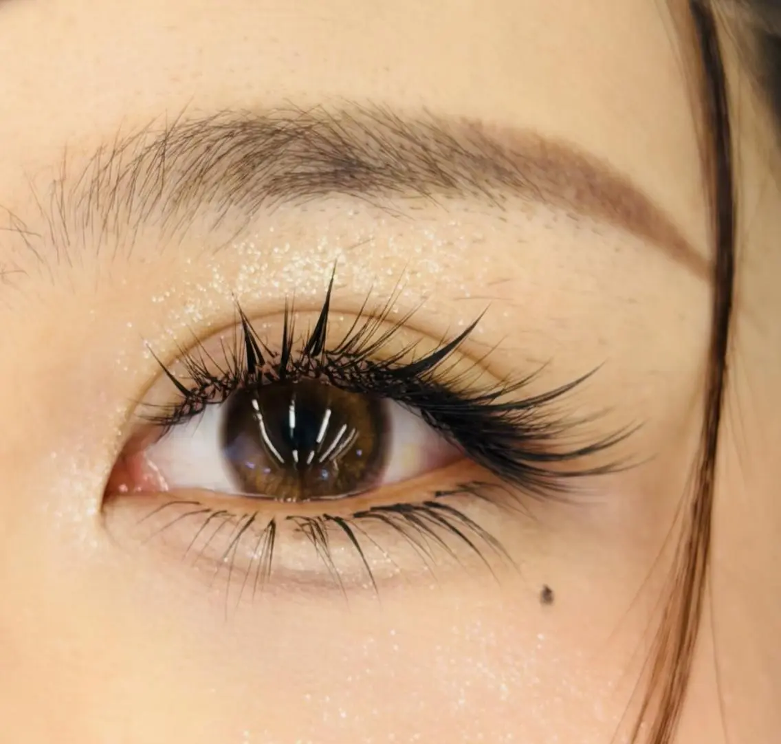 マツエク・マツパ 束感まつ毛 韓国風マツエク ナチュラル ワンホンマツエク Akina&Eye lash🌼LED店のマツエク・マツパデザイン