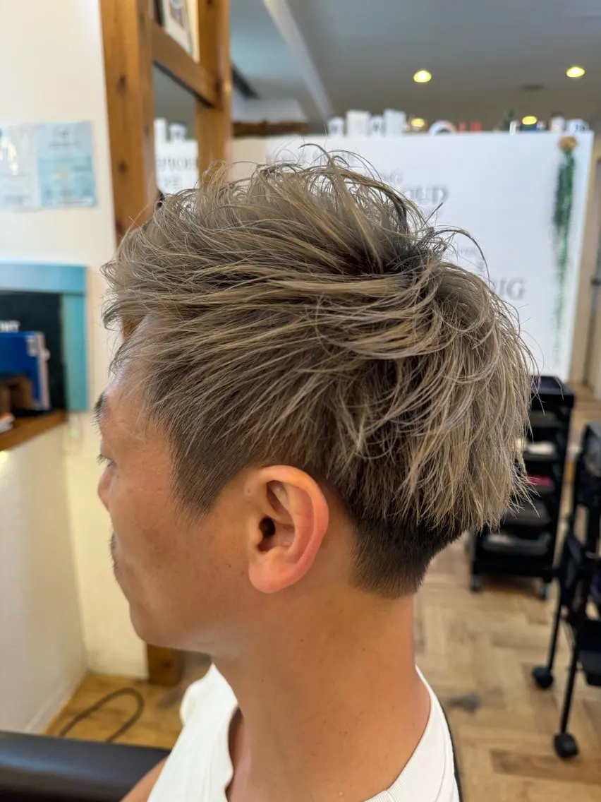 ショート カラー メンズ メンズブリーチ ブリーチ カット ヘアカラー トリートメント L i L 塚口のヘアスタイル