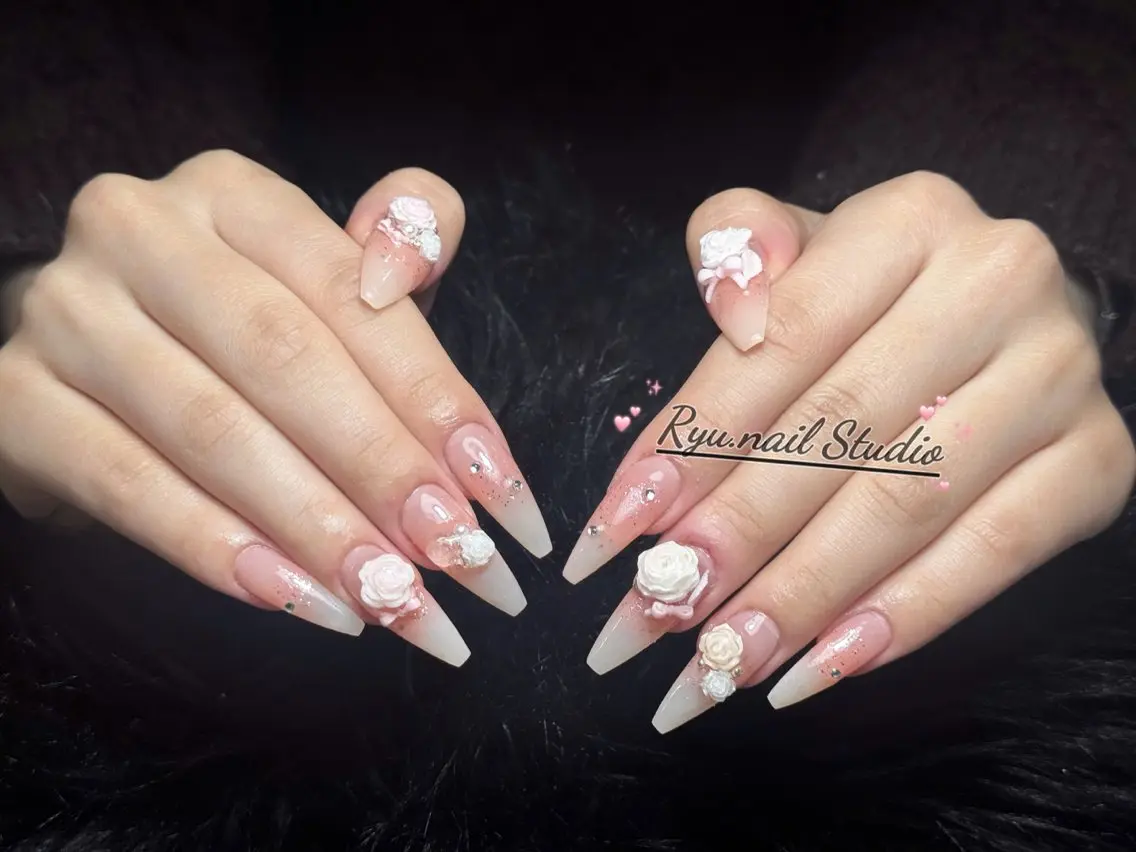 ネイル アートネイル フレンチネイル ジェルネイル キラキラネイル ニュアンスネイル ハンドネイル Ryu Nail YukiChanのネイルデザイン