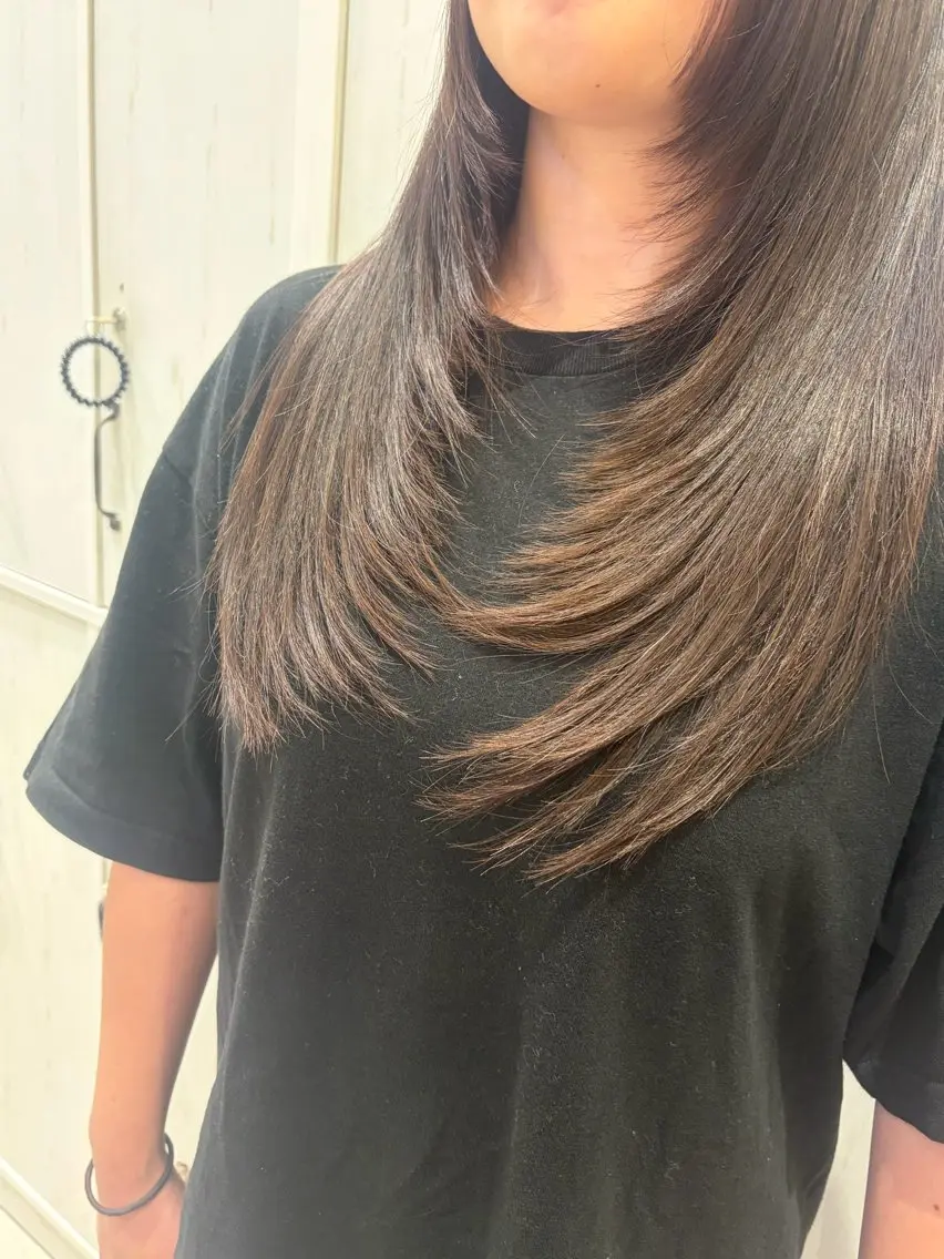 ロング 顔まわりレイヤー レイヤーカット カット トリートメント ヘッドスパ 太田 千尋のヘアスタイル