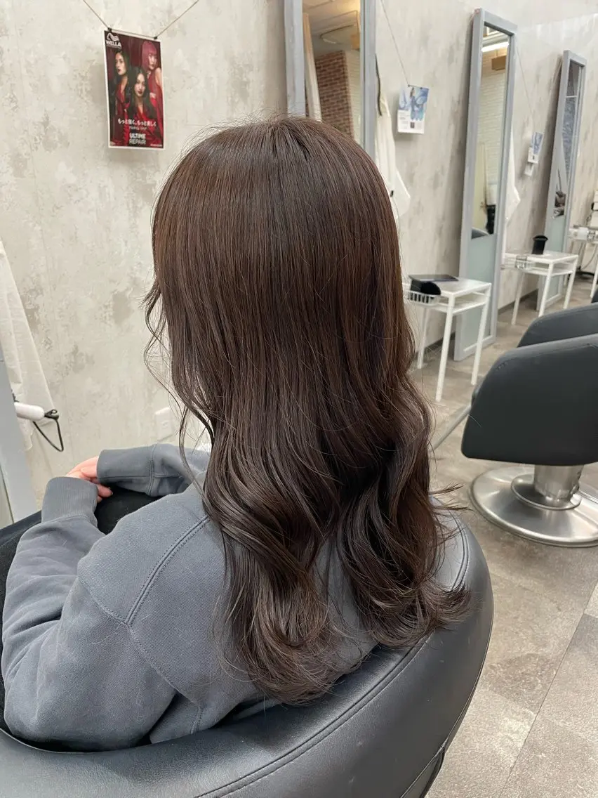 ロング カラー 藤田 麗安のヘアスタイル