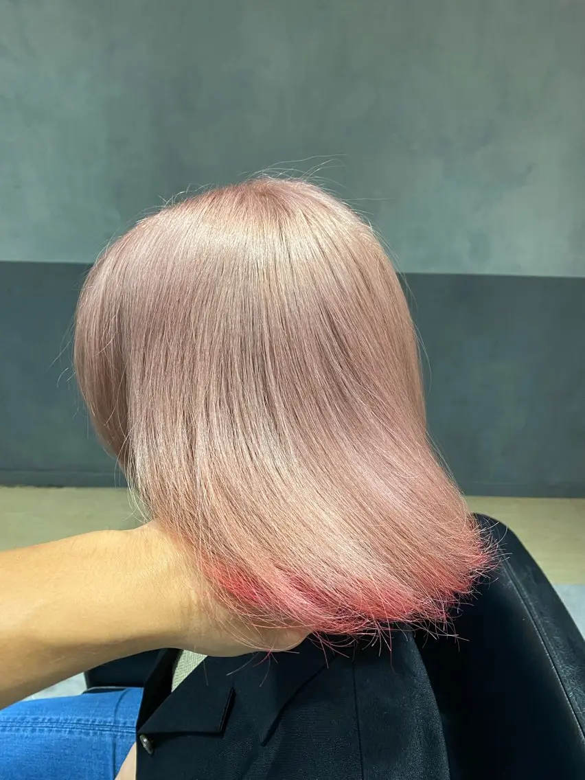 ミディアム ヘアカラー ハイトーンエフェクト ブリーチいち丸のヘアスタイル