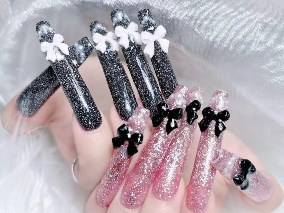 ネイル 長さ出し キラキラネイル 韓国ネイル ロングネイル マグネットネイル ハンドネイル ハンドケア MUNI🎀 NAIL のネイルデザイン
