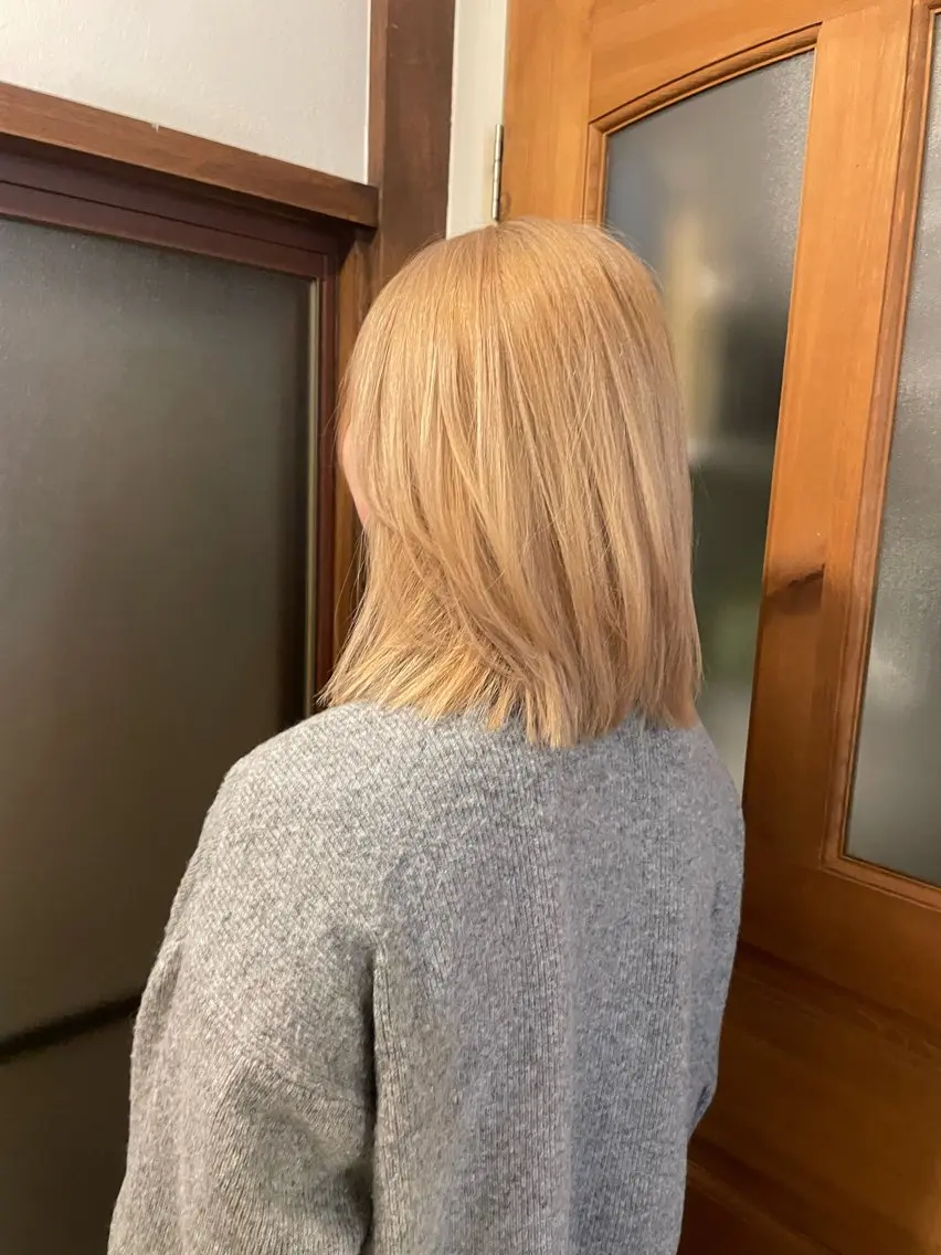 ミディアム カラー ベージュカラー ミルクティーベージュ momoka ［pejite]のヘアスタイル