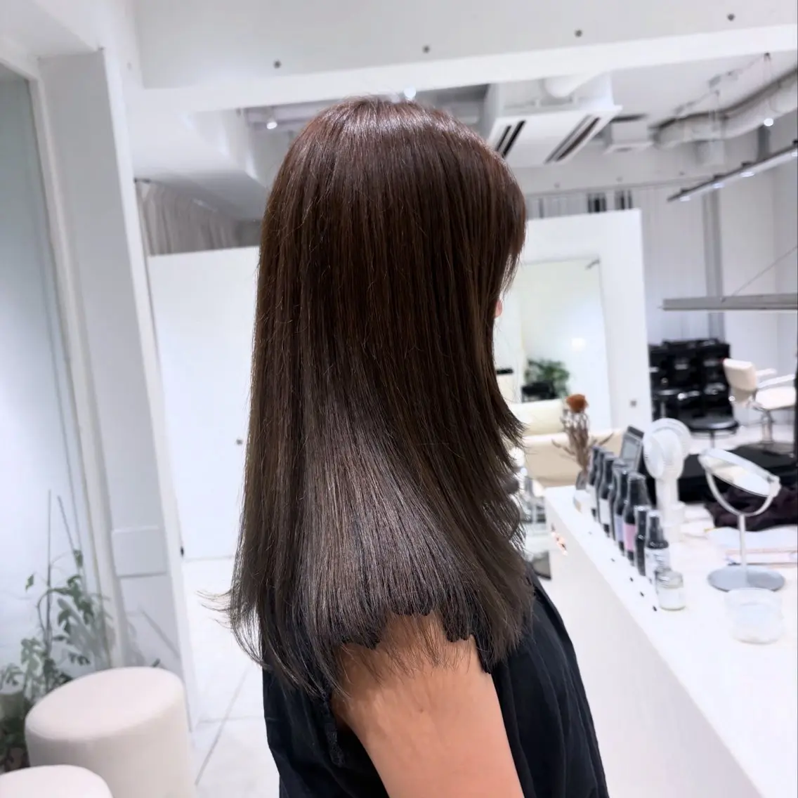 ミディアム カラー ベージュカラー 透明感カラー グレージュ オリーブベージュ オリーブグレージュ カット ヘアカラー 縮毛矯正 トリートメント カジュアルを女っぽく 𝗮𝘆𝗮𝗰𝗼のヘアスタイル