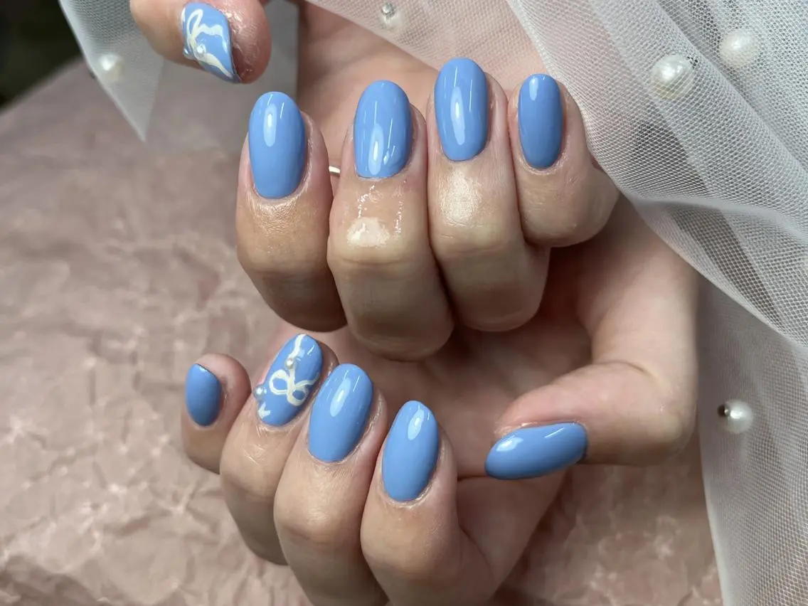 ネイル ブルー リボン シンプルネイル ハンドネイル ToliyDeliy ネイルサロンのネイルデザイン