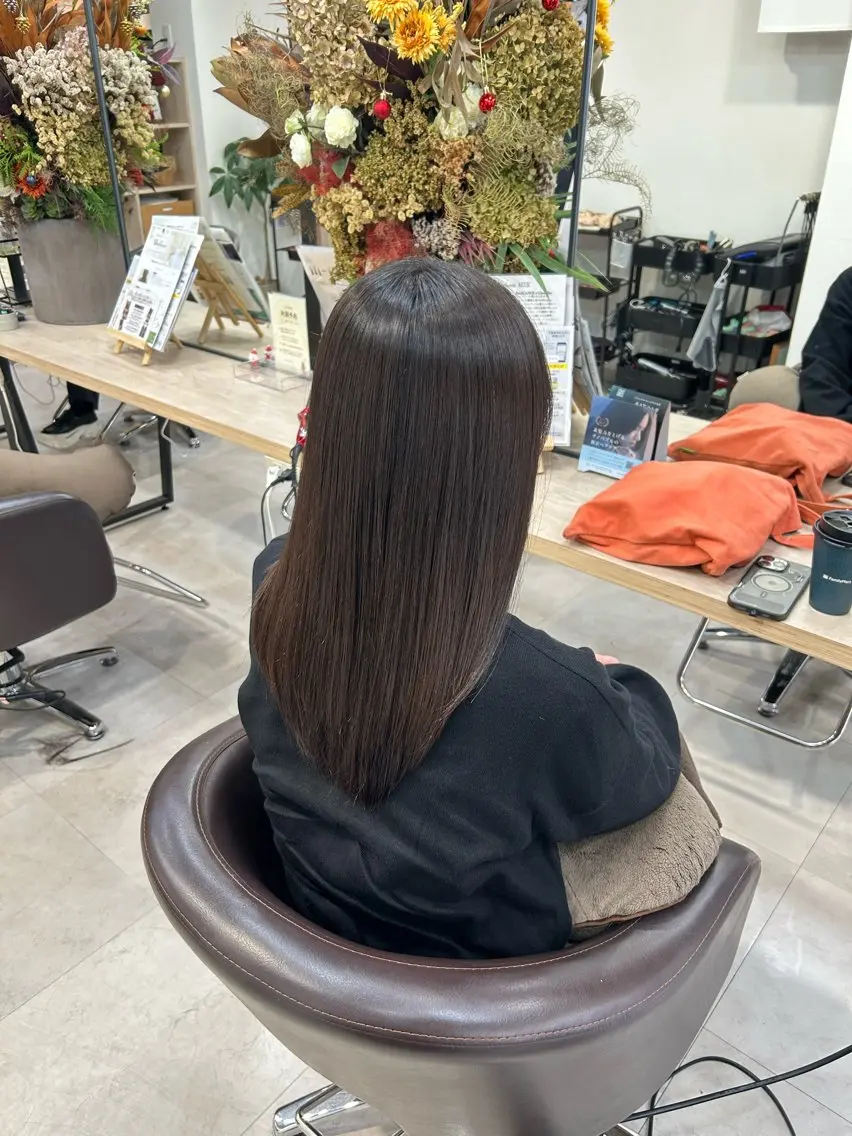セミロング 縮毛矯正 光を纏うツヤ感ロング Natsuki🤍のヘアスタイル