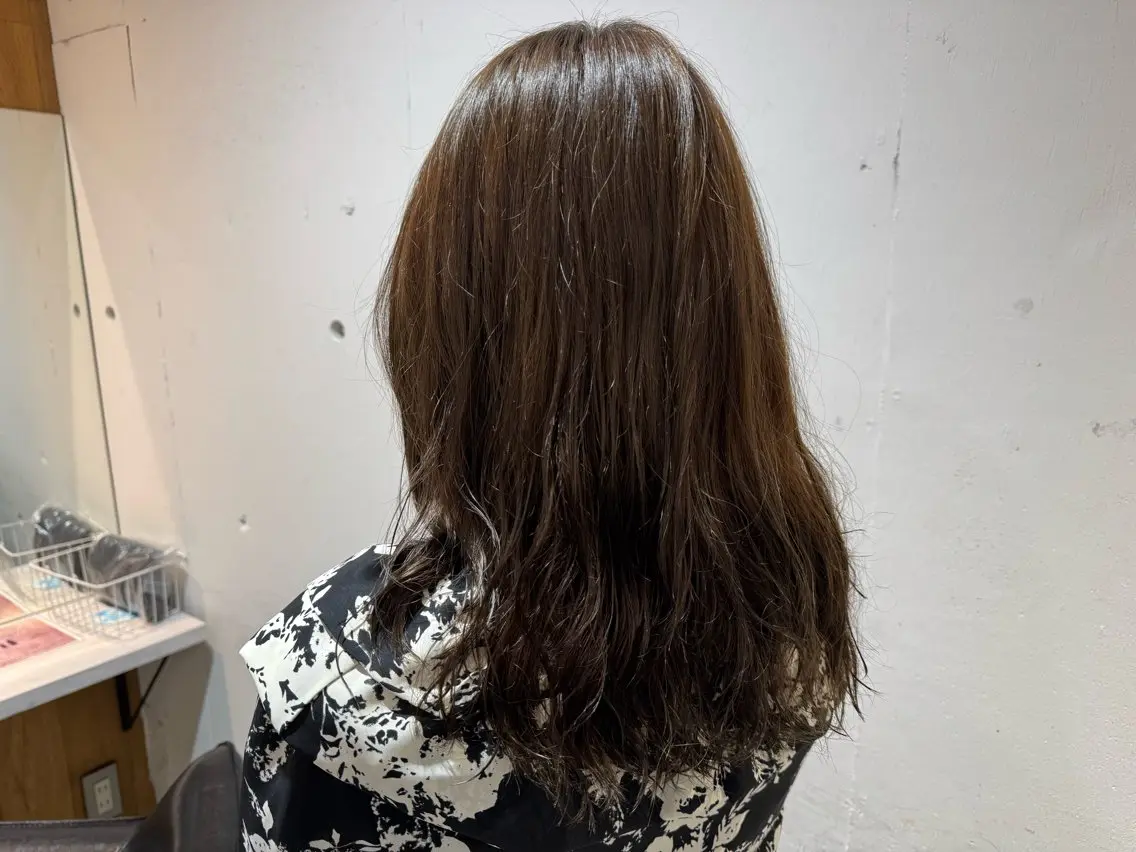 ロング アッシュ アッシュブラウン AiRU hair RIRIKOのヘアスタイル
