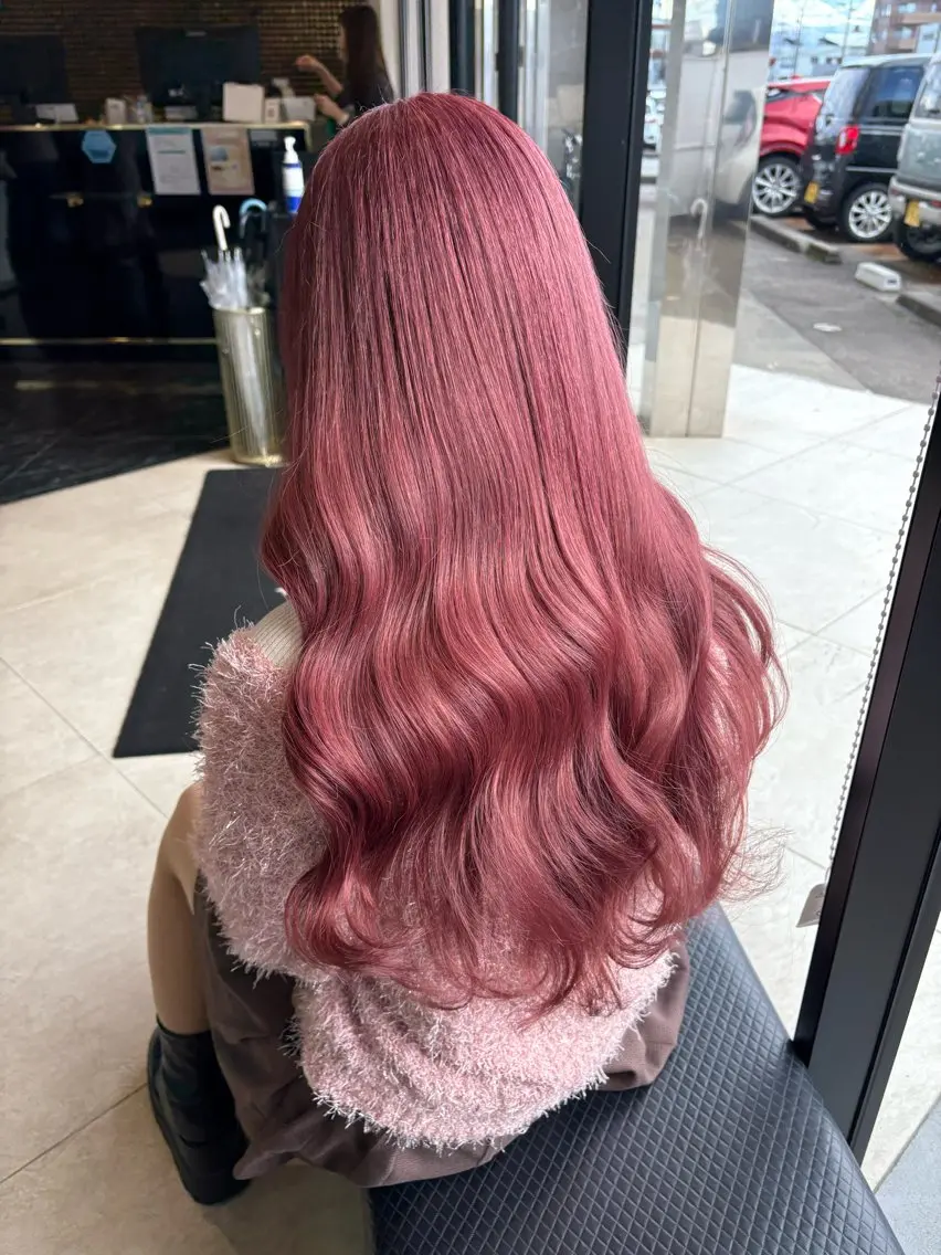 ロング 山岸 朱里のヘアスタイル