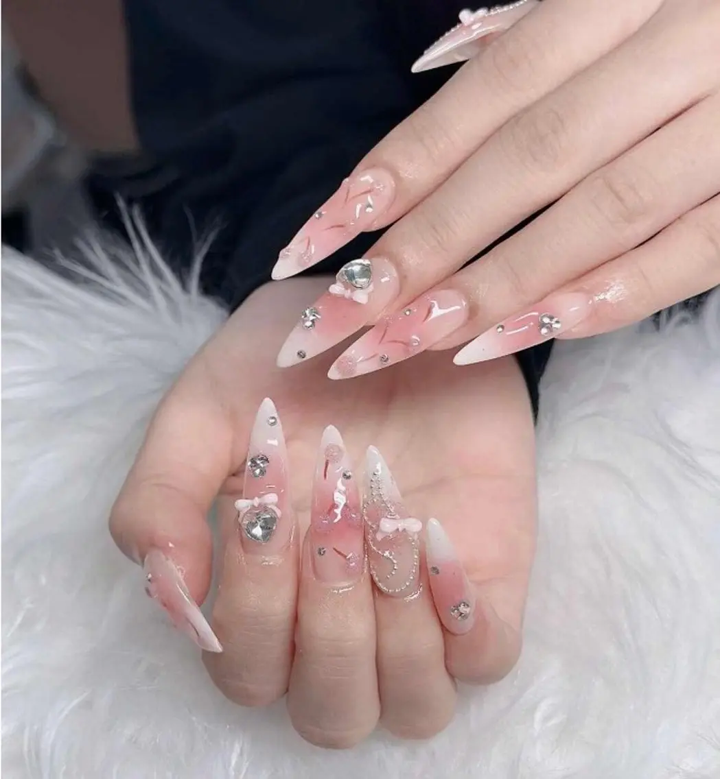 ネイル アートネイル ボルドー フレンチネイル ジェルネイル 氷ネイル・うるうるネイル ハンドネイル Julie Nail Hinのネイルデザイン
