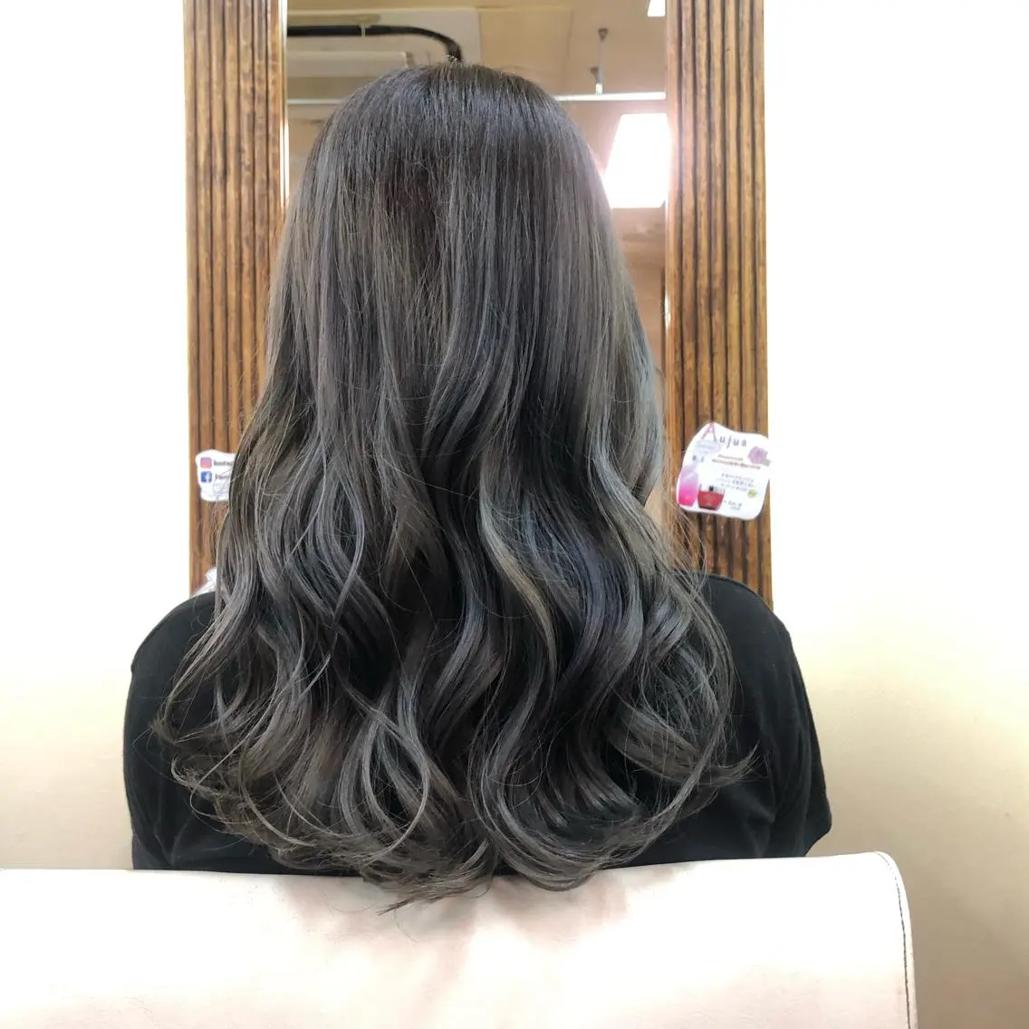 セミロング カラー ヘアカラー トリートメント 山崎 絵莉香のヘアスタイル