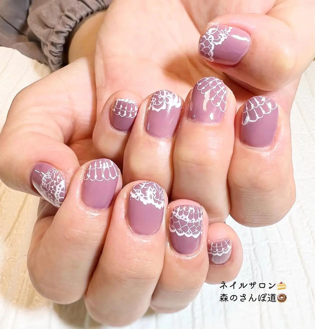 ネイル カジュアル ジェルネイル ガーリー 春ネイル 冬ネイル ハンドネイル ショートネイル 森のさんぽ道のネイルデザイン