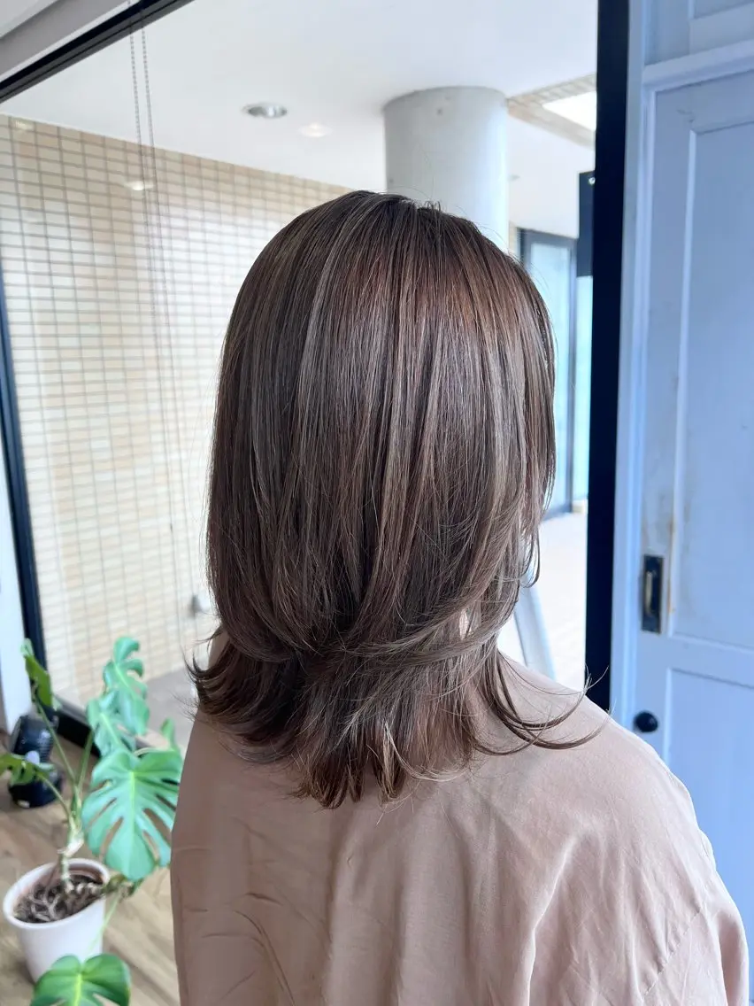 ロング カラー ベージュカラー オリーブベージュ ツキダテ ユイのヘアスタイル