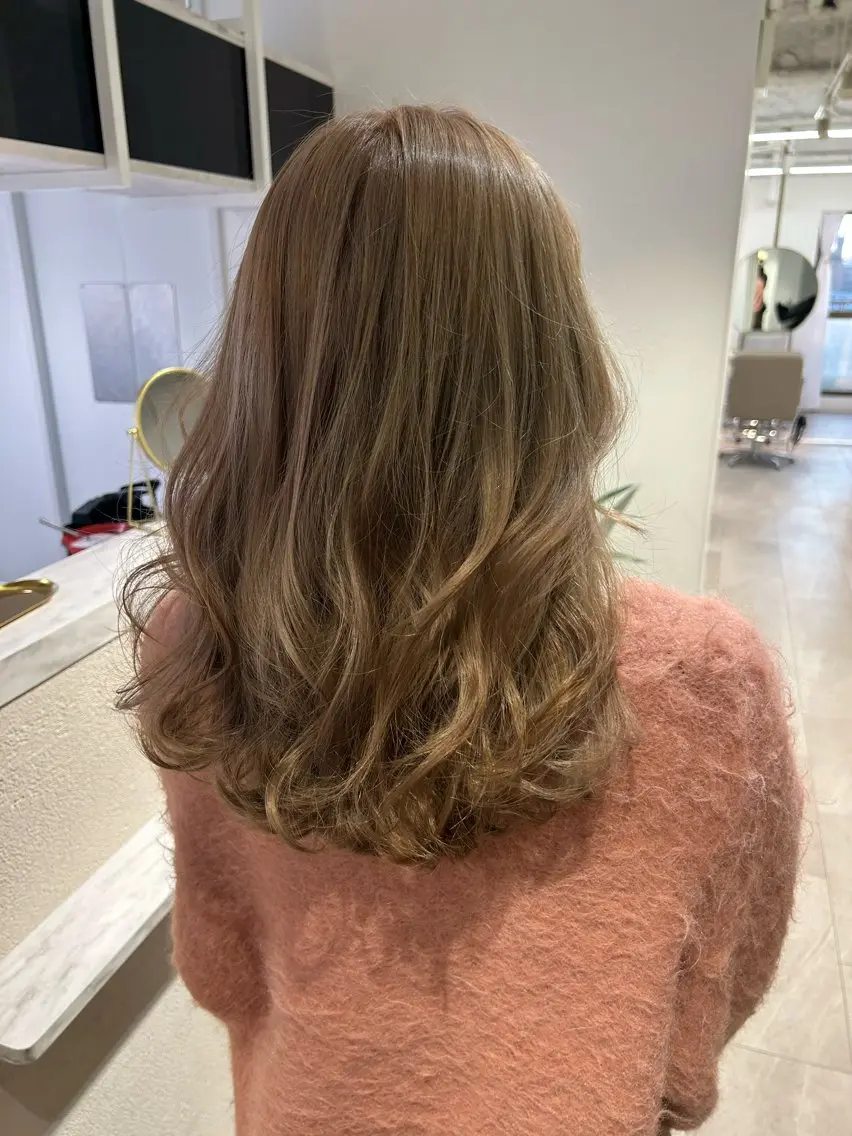 ミディアム カット ヘアカラー SAEKI【ior 】北千住店ブリーチのヘアスタイル