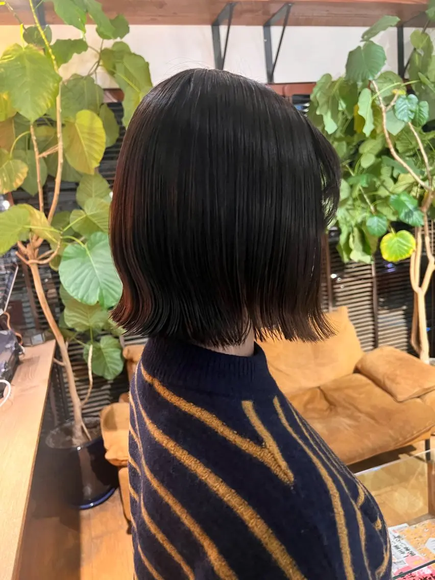ミディアム 外ハネヘア 似合わせカット✂︎ 艶カラー･*:湊七海のヘアスタイル