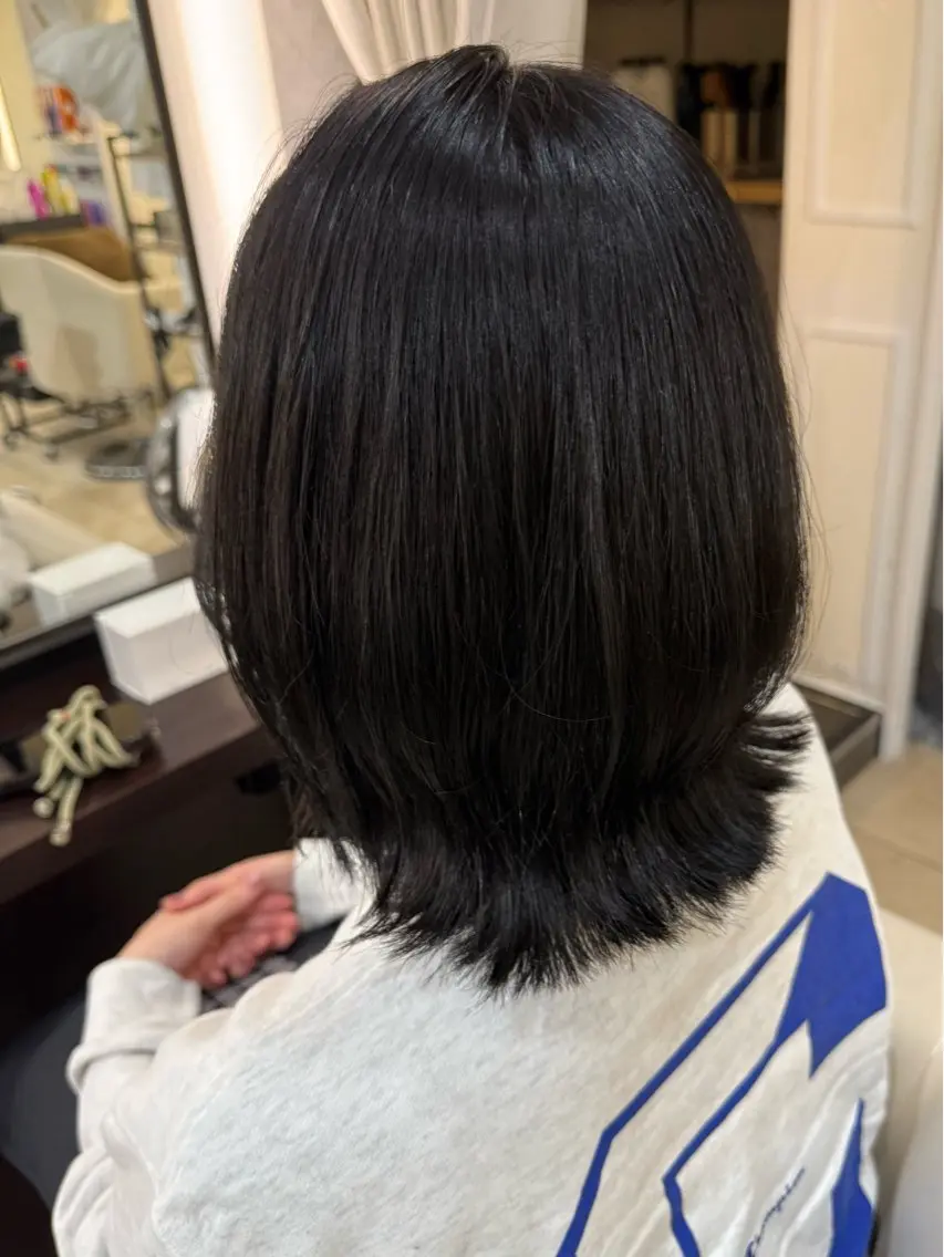ショート カラー 黒髪 ブルーカラー ブルーブラック レイヤーカット 石垣廣乃 /Hironoのヘアスタイル