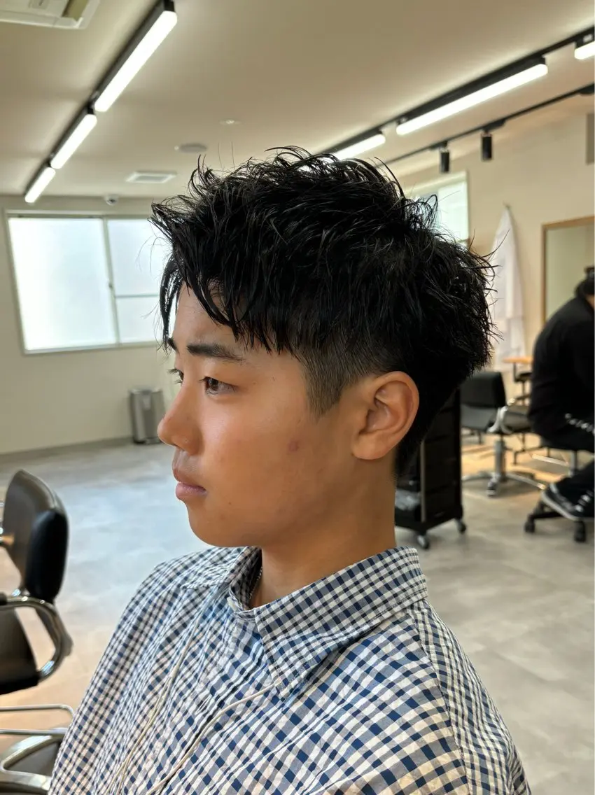 メンズ アップバング メンズショート 保立フェザーパーマ 大人メンズヘア船橋駅のヘアスタイル